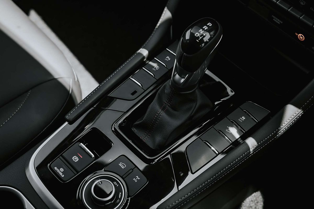 2025 Isuzu MU-X X-TERRAIN