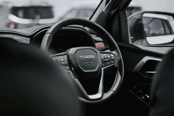 2025 Isuzu MU-X X-TERRAIN