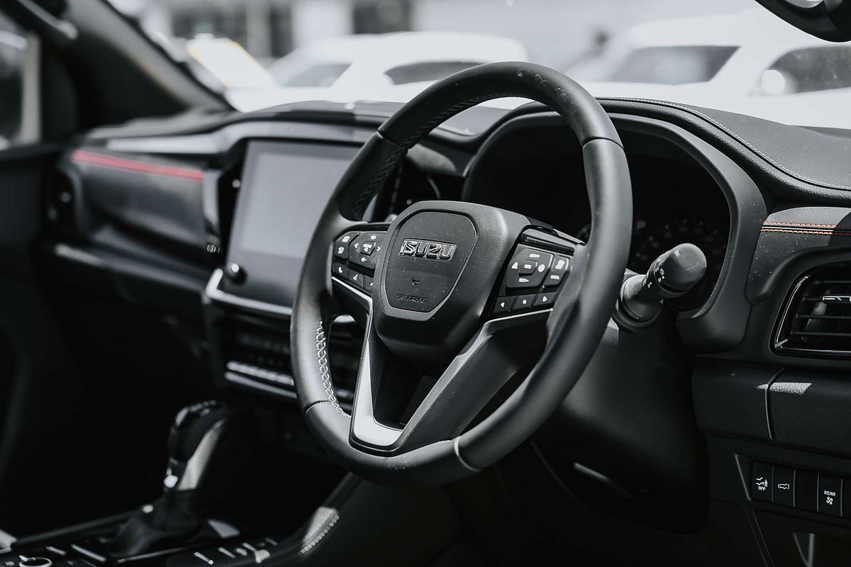 2025 Isuzu MU-X X-TERRAIN