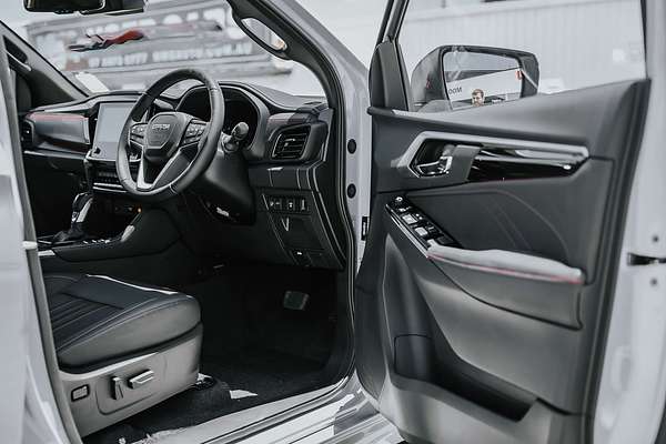 2025 Isuzu MU-X X-TERRAIN