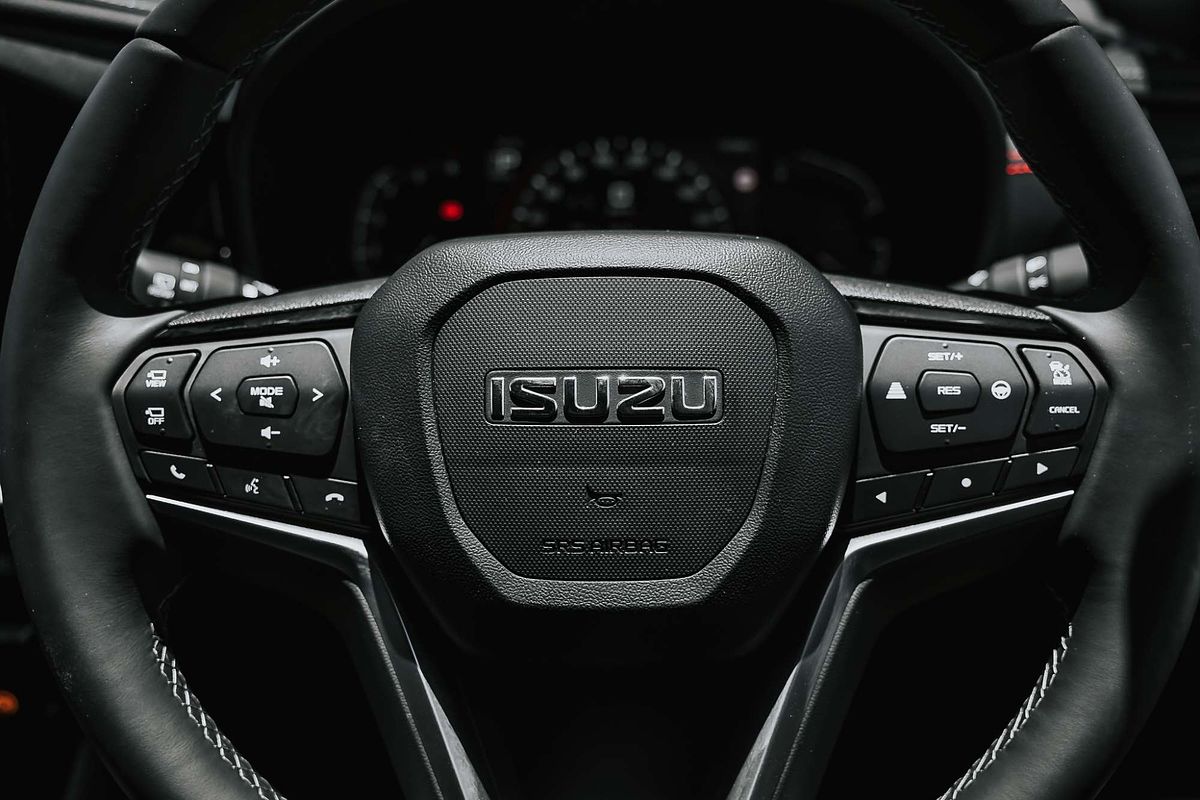 2025 Isuzu MU-X X-TERRAIN