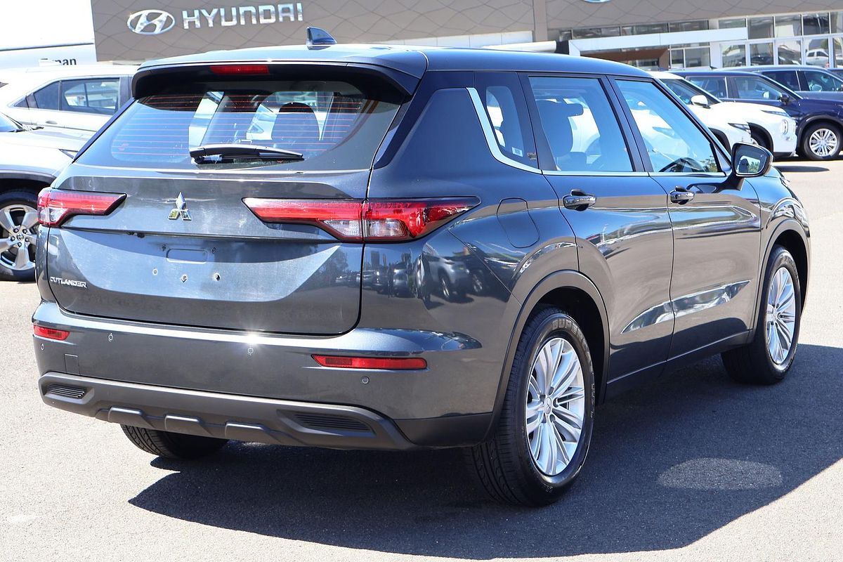 2023 Mitsubishi Outlander ES ZM