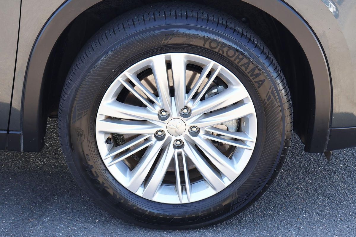 2023 Mitsubishi Outlander ES ZM