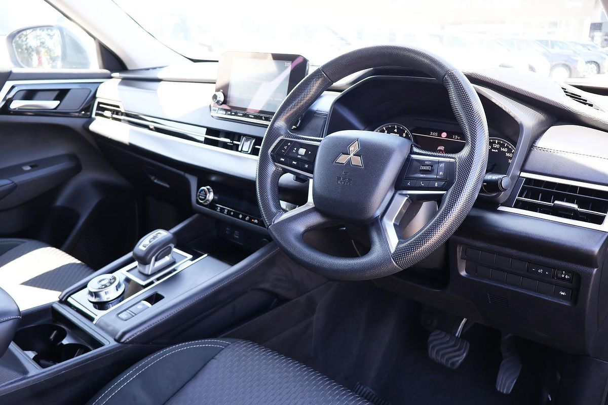 2023 Mitsubishi Outlander ES ZM