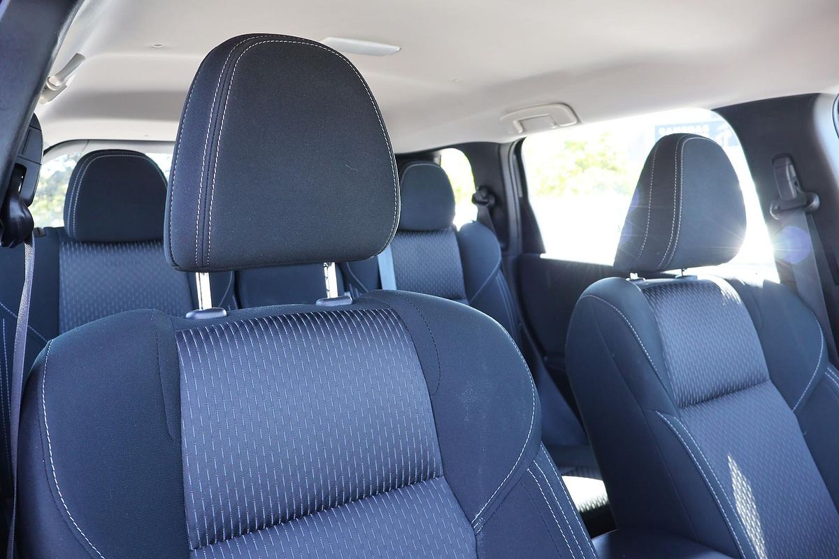 2023 Mitsubishi Outlander ES ZM