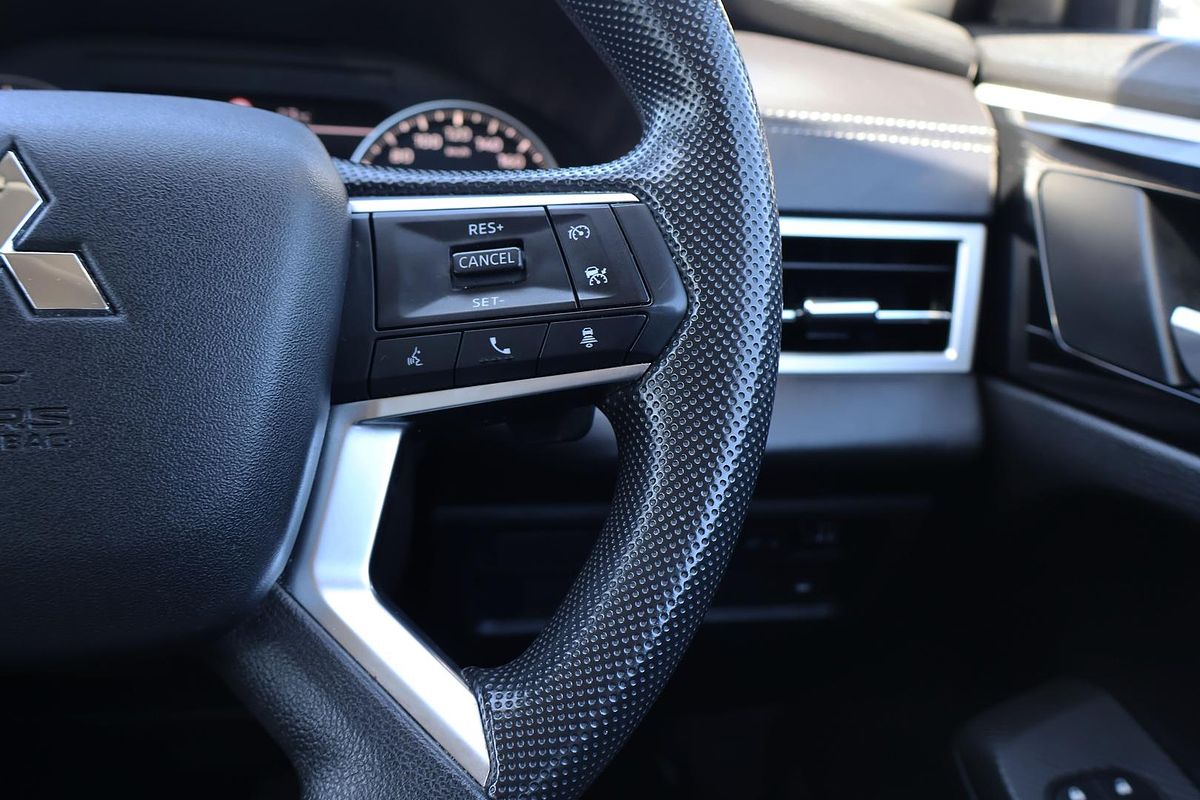 2023 Mitsubishi Outlander ES ZM