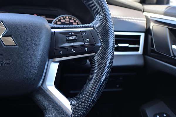 2023 Mitsubishi Outlander ES ZM