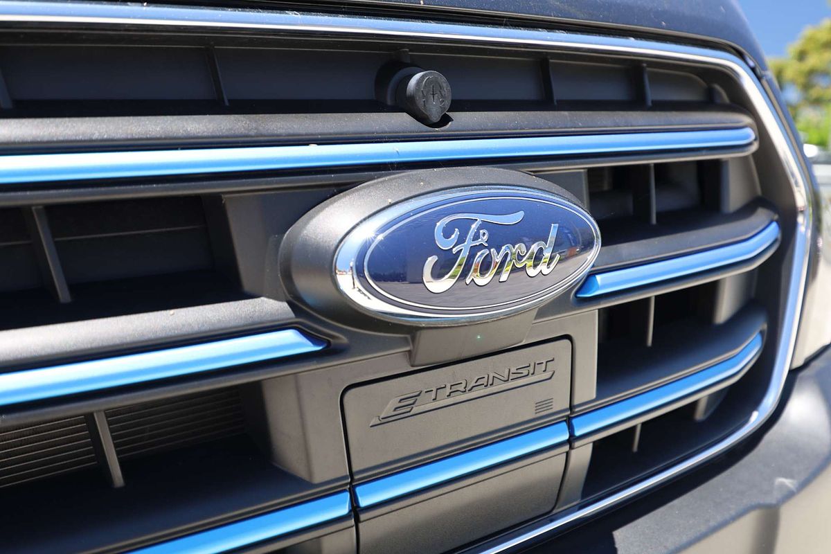 2023 Ford E-Transit 420L VO Mid Roof