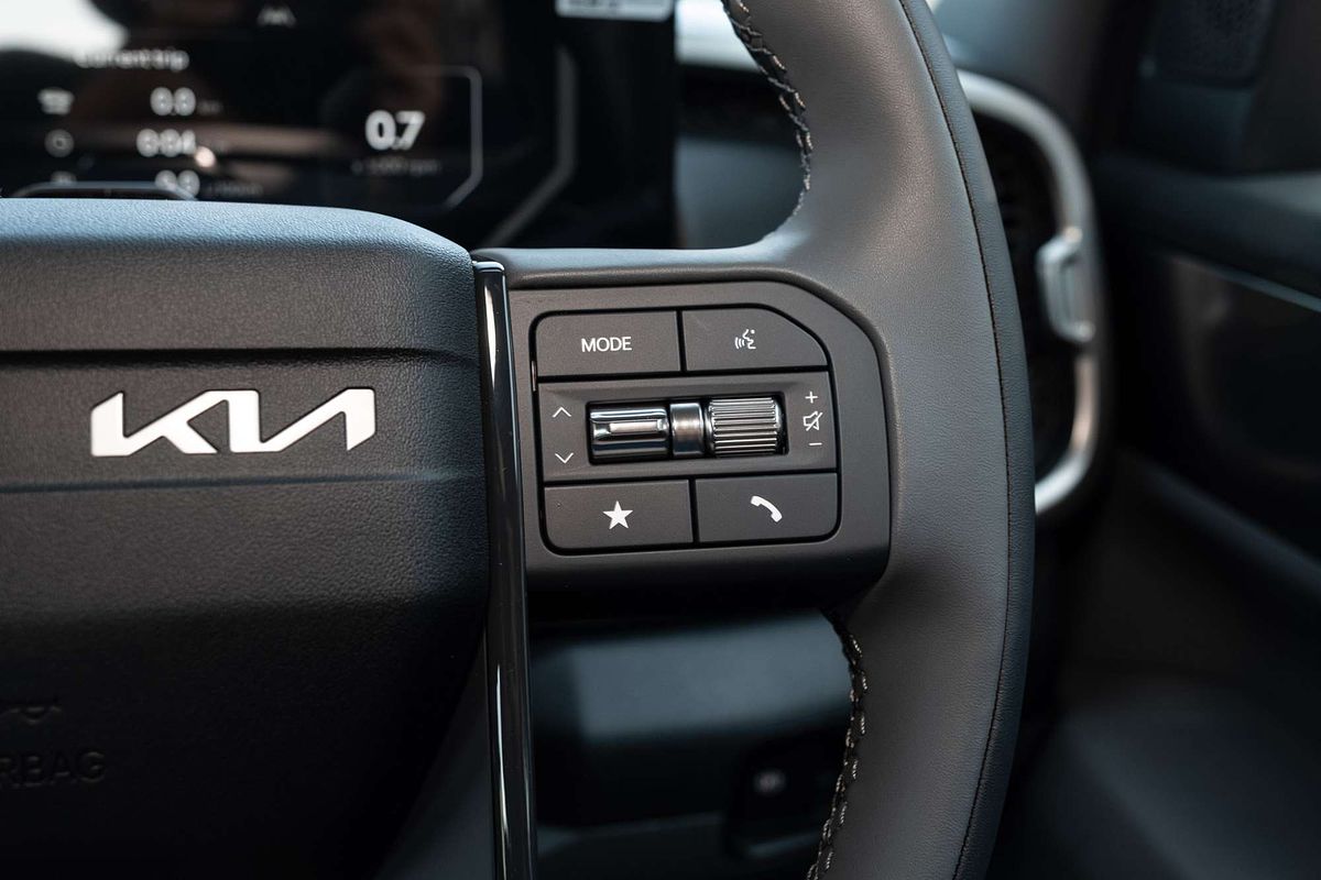 2025 Kia Tasman SX TK 4X4