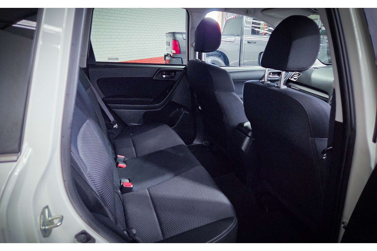 2015 Subaru Forester 2.0i-L S4