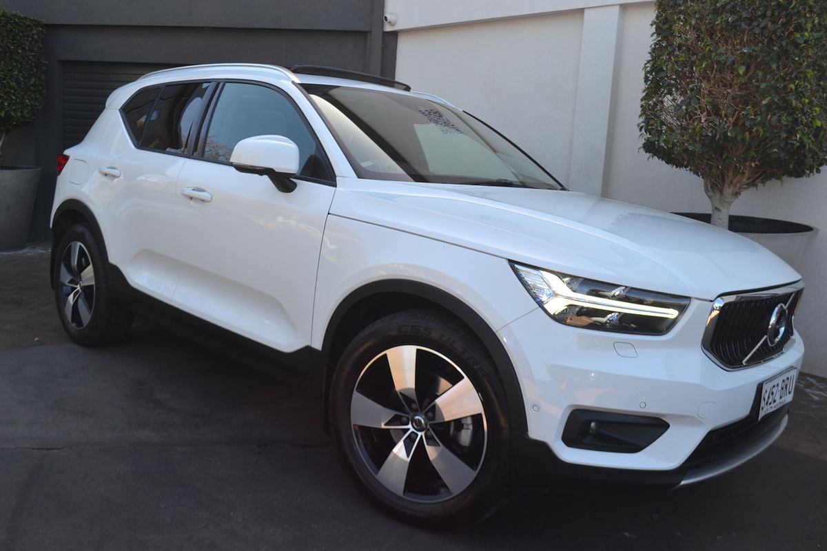 2018 Volvo XC40 D4 Momentum