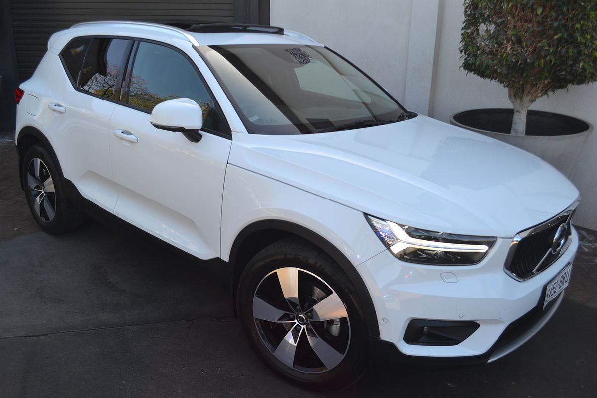 2018 Volvo XC40 D4 Momentum