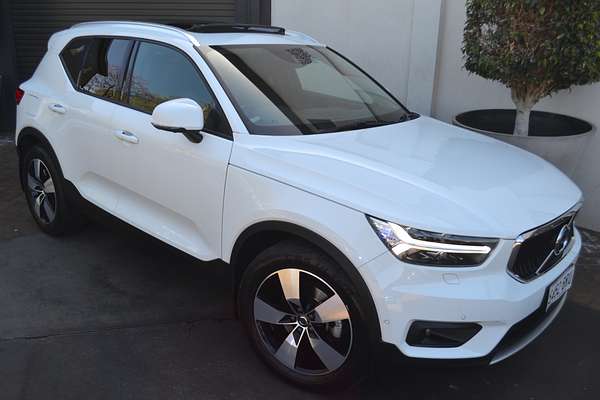 2018 Volvo XC40 D4 Momentum