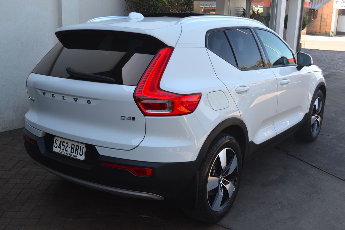 2018 Volvo XC40 D4 Momentum