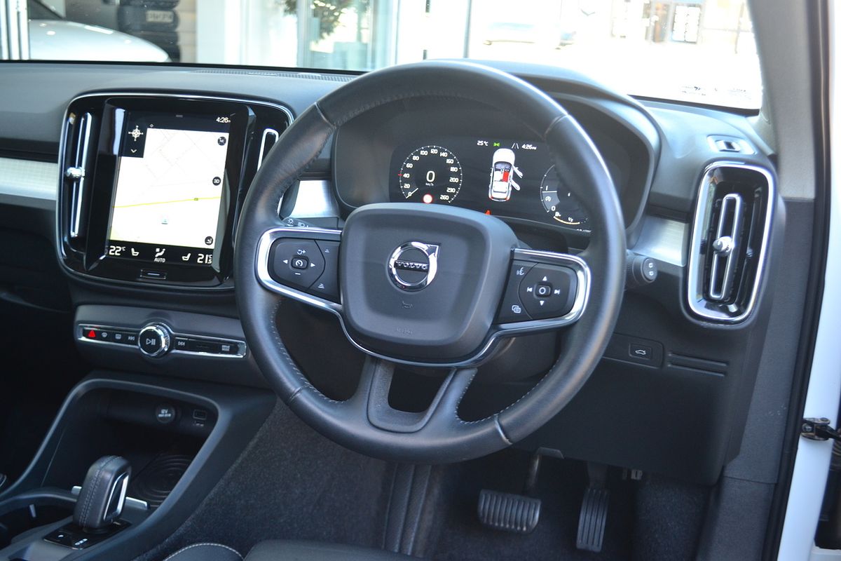 2018 Volvo XC40 D4 Momentum