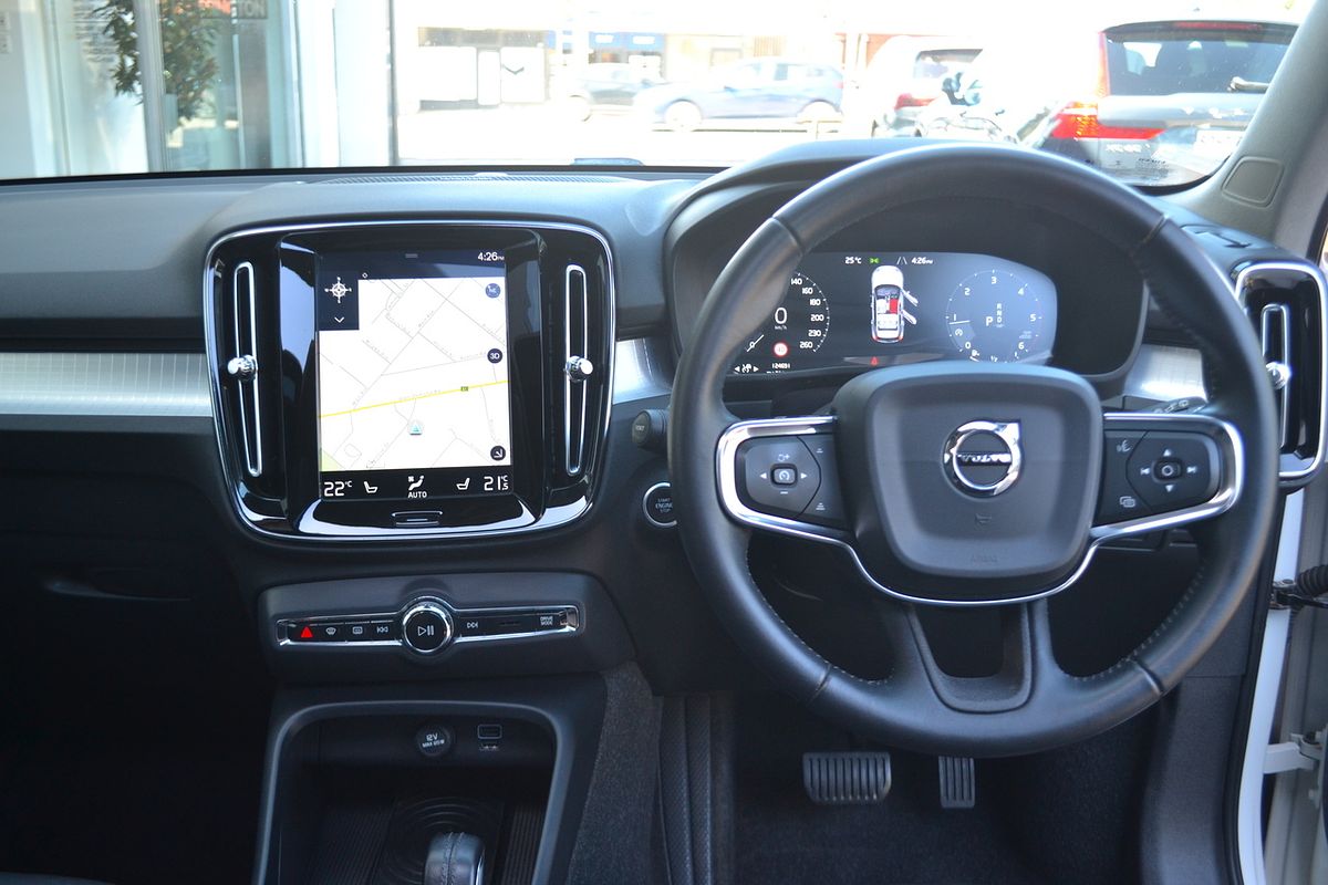 2018 Volvo XC40 D4 Momentum