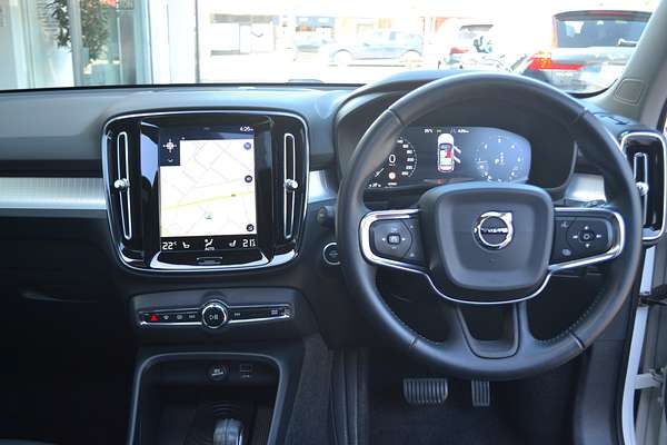 2018 Volvo XC40 D4 Momentum
