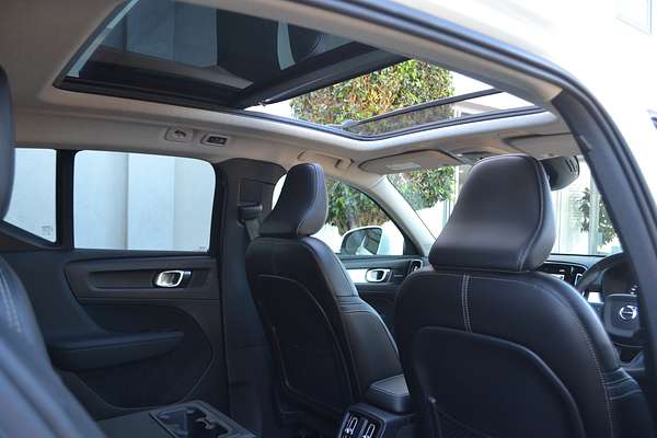 2018 Volvo XC40 D4 Momentum