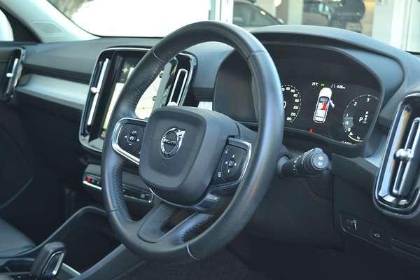 2018 Volvo XC40 D4 Momentum