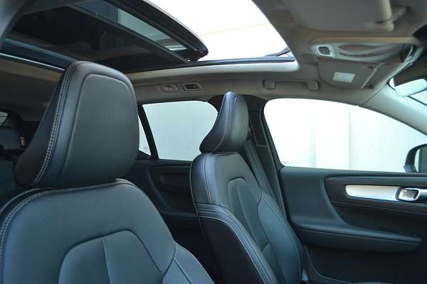 2018 Volvo XC40 D4 Momentum