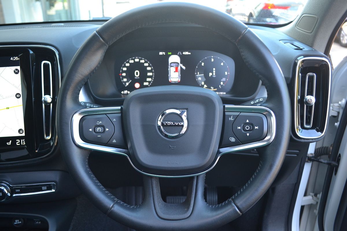 2018 Volvo XC40 D4 Momentum