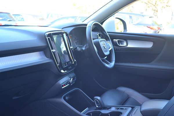 2018 Volvo XC40 D4 Momentum
