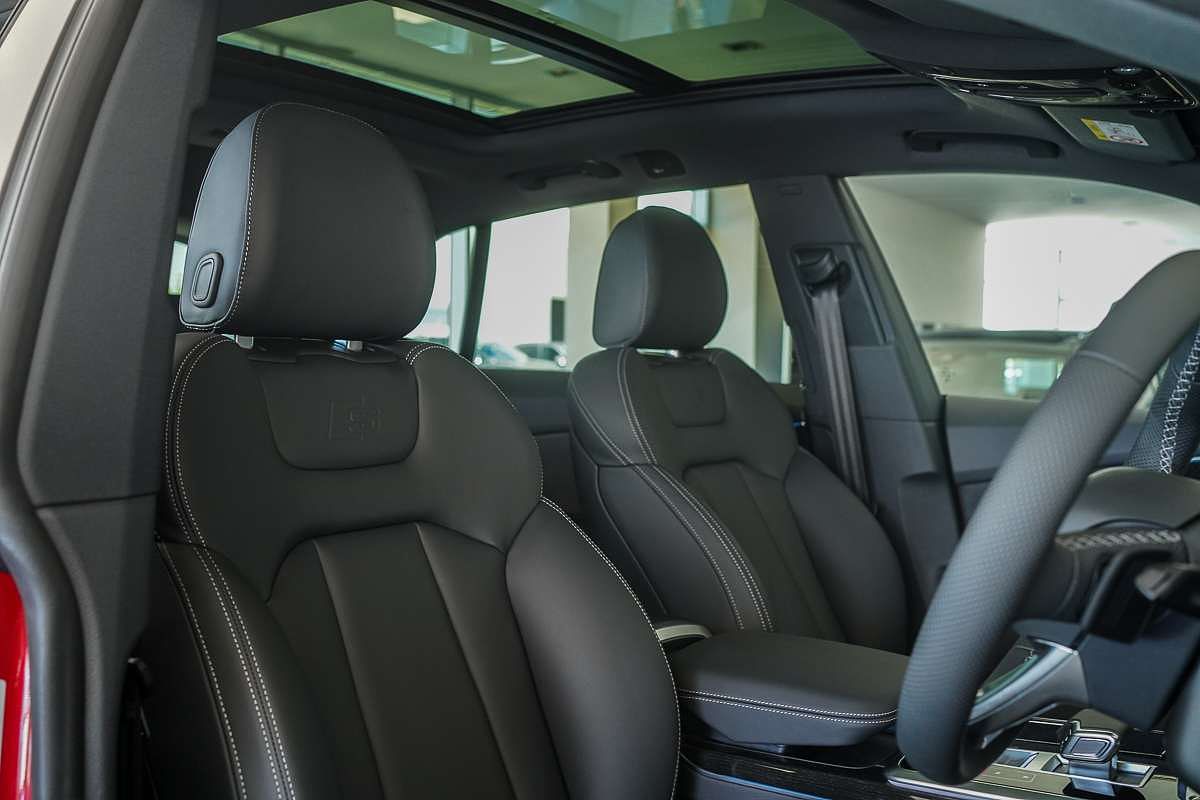 2025 Audi Q8 TFSI 250kW S line F1