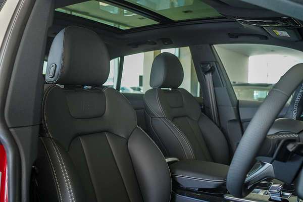 2025 Audi Q8 TFSI 250kW S line F1