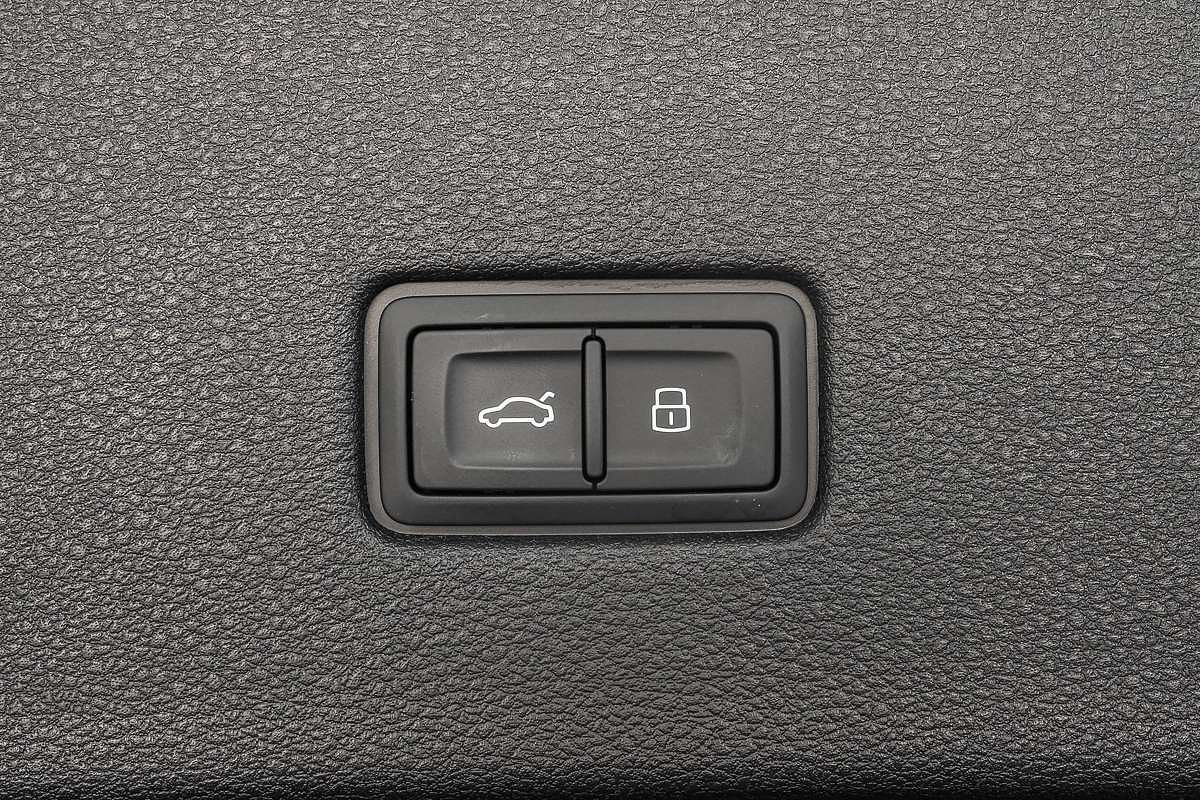 2025 Audi Q8 TFSI 250kW S line F1