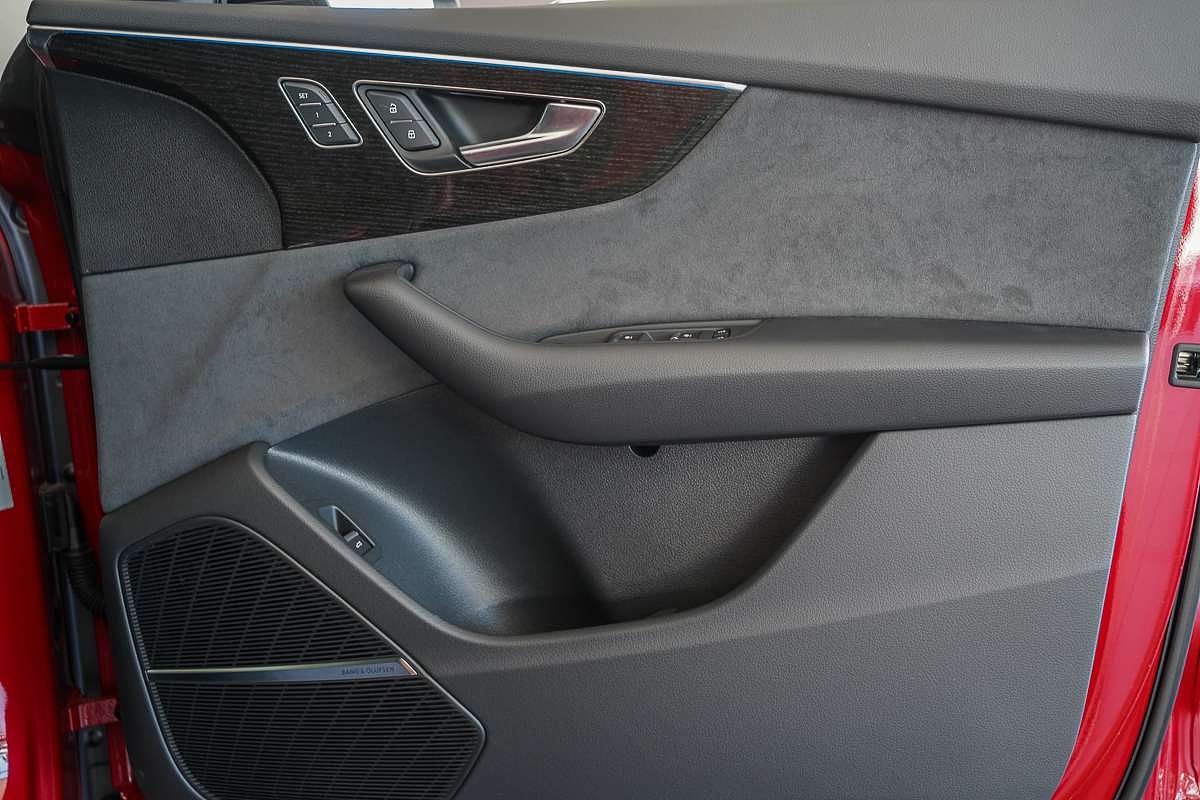 2025 Audi Q8 TFSI 250kW S line F1