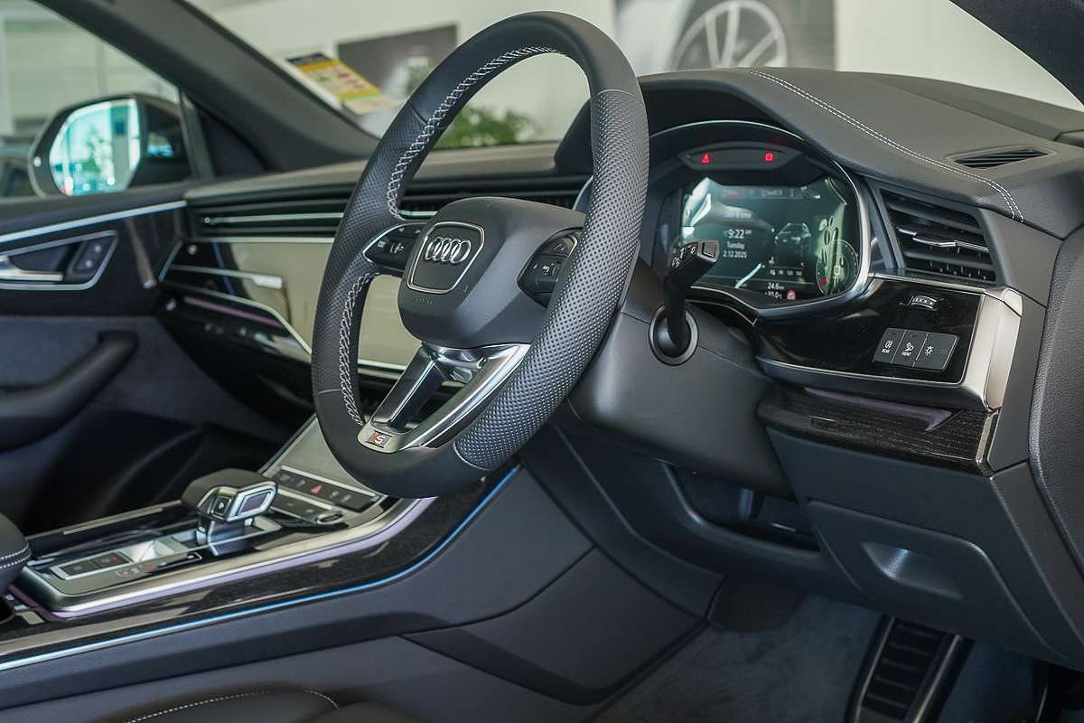 2025 Audi Q8 TFSI 250kW S line F1