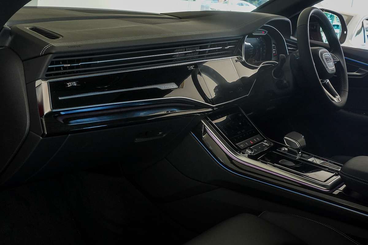 2025 Audi Q8 TFSI 250kW S line F1