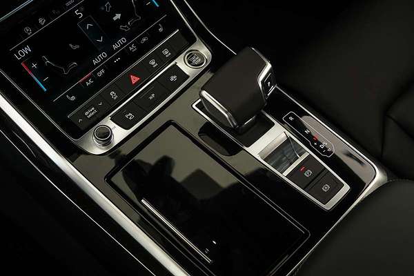 2025 Audi Q8 TFSI 250kW S line F1