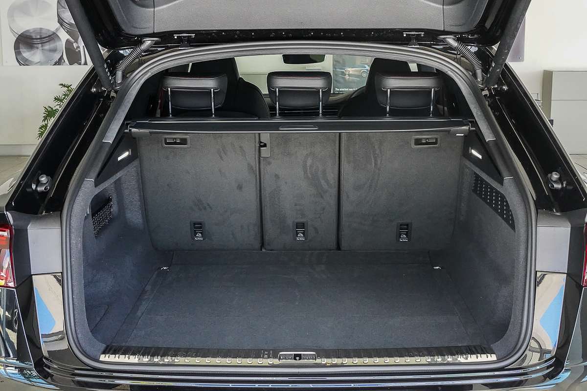 2025 Audi SQ8 TFSI F1