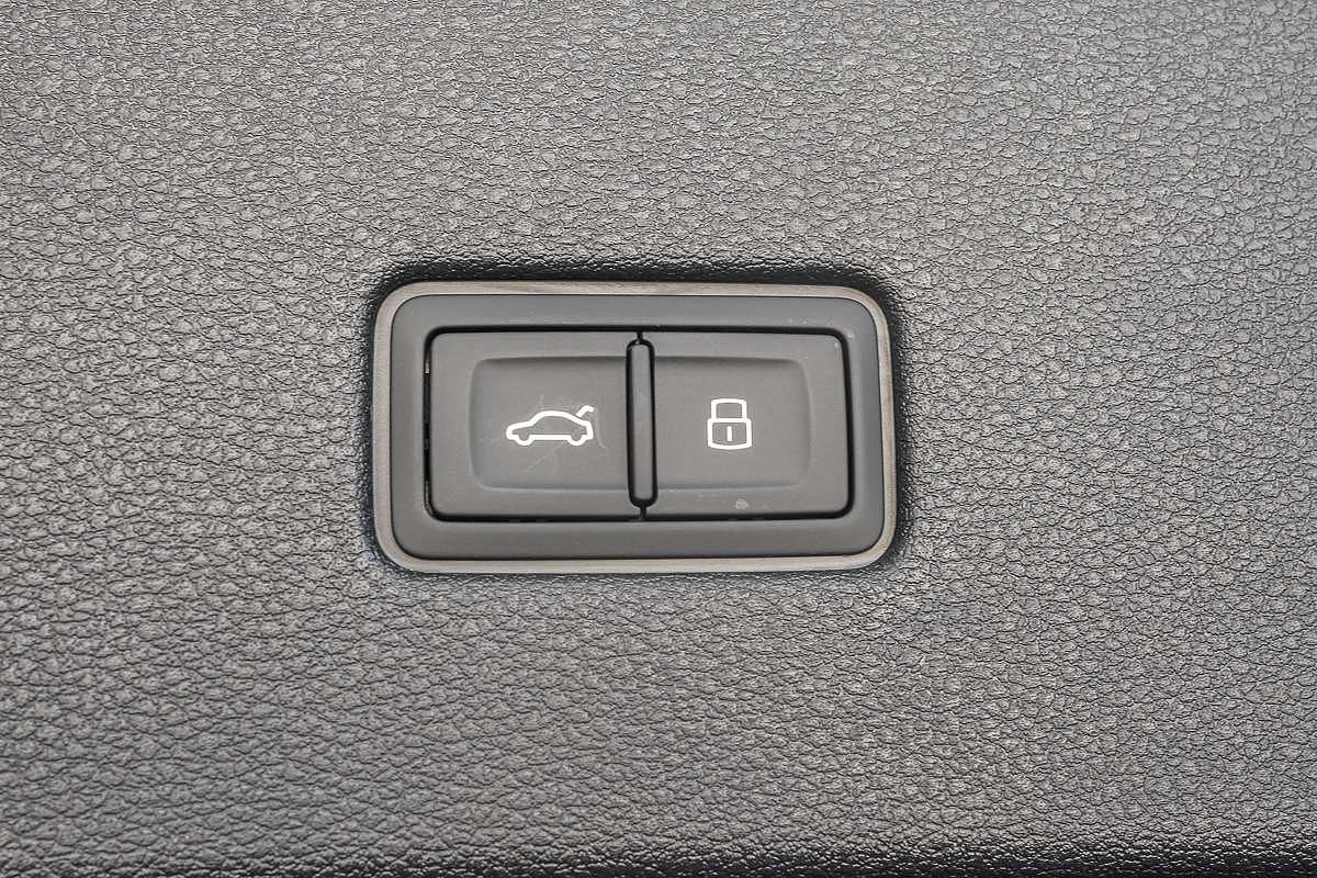 2025 Audi SQ8 TFSI F1