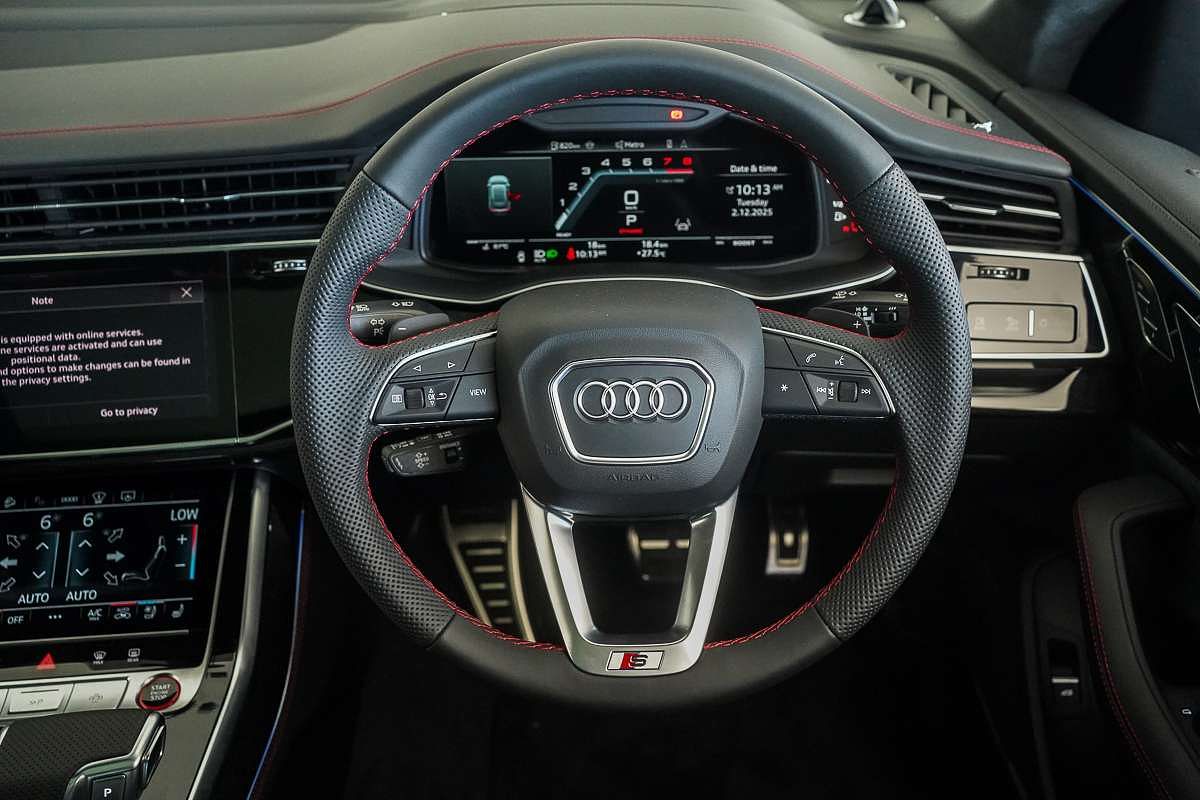 2025 Audi SQ8 TFSI F1