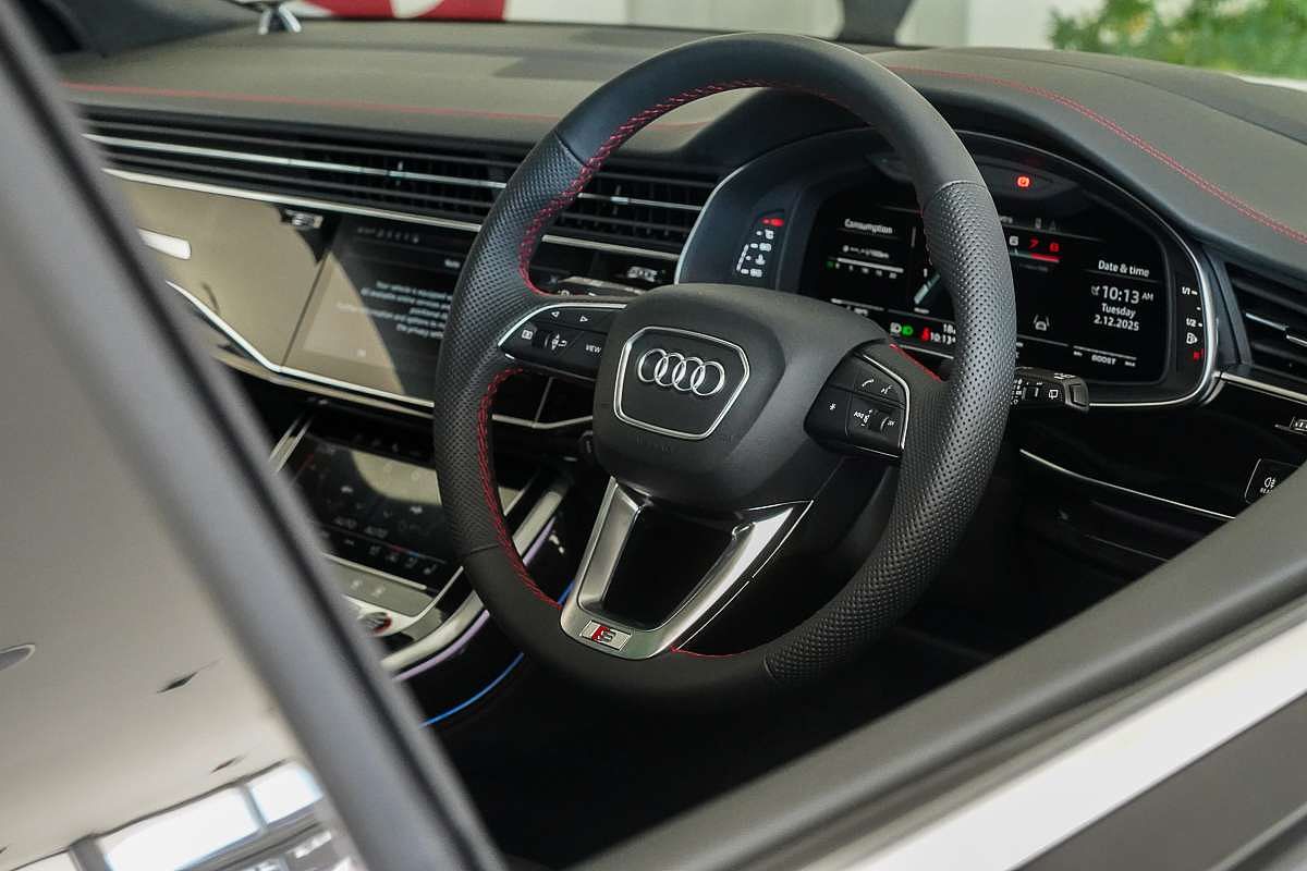 2025 Audi SQ8 TFSI F1