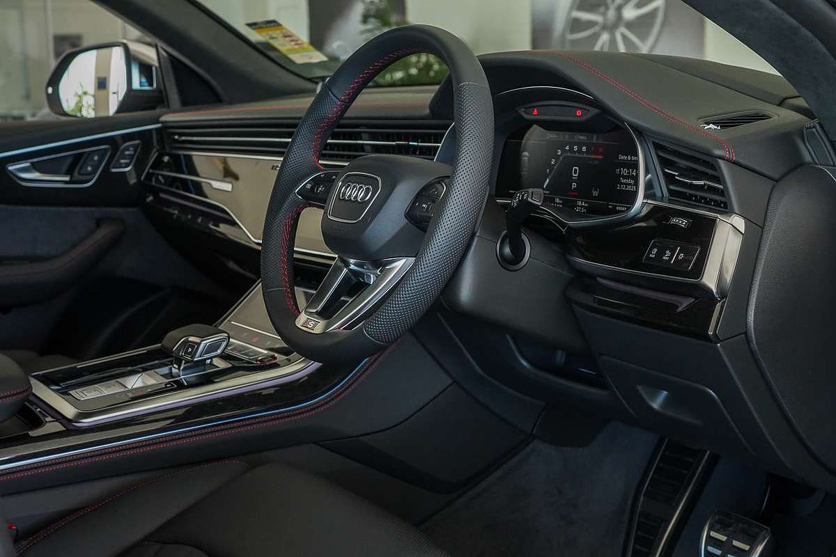 2025 Audi SQ8 TFSI F1