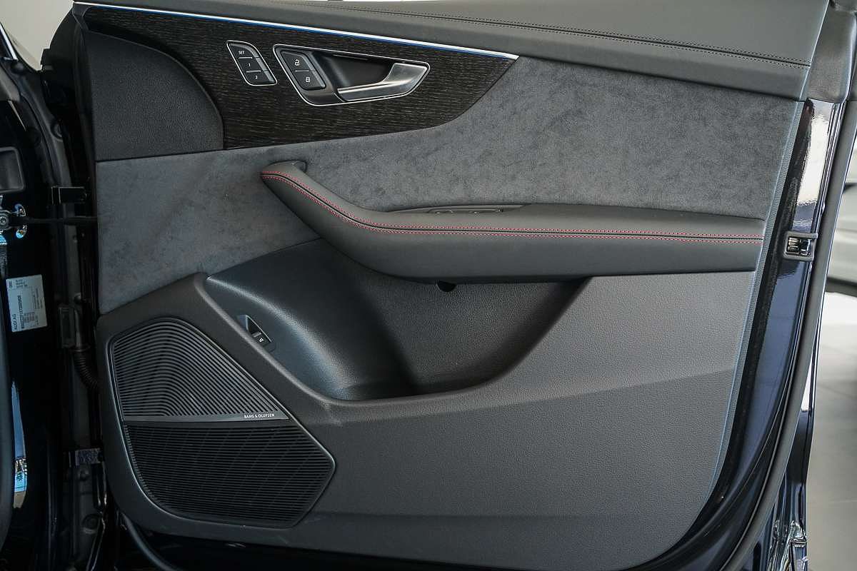 2025 Audi SQ8 TFSI F1