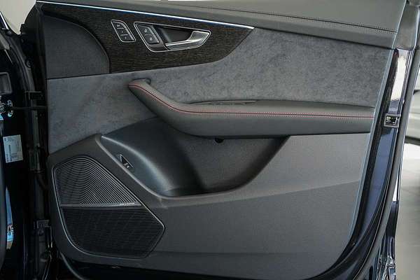 2025 Audi SQ8 TFSI F1