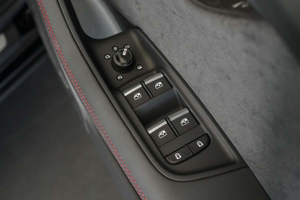 2025 Audi SQ8 TFSI F1