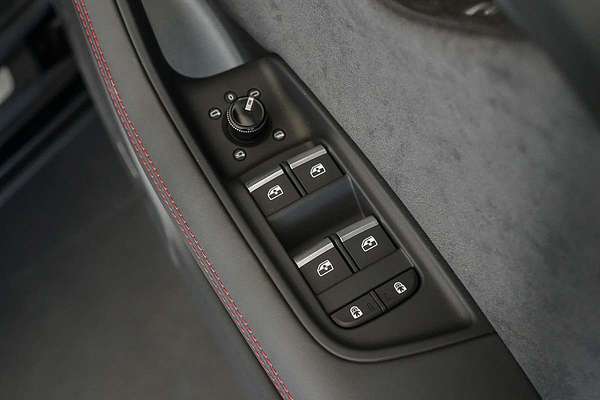 2025 Audi SQ8 TFSI F1