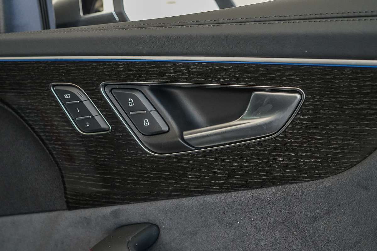 2025 Audi SQ8 TFSI F1