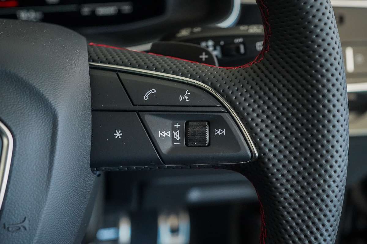 2025 Audi SQ8 TFSI F1