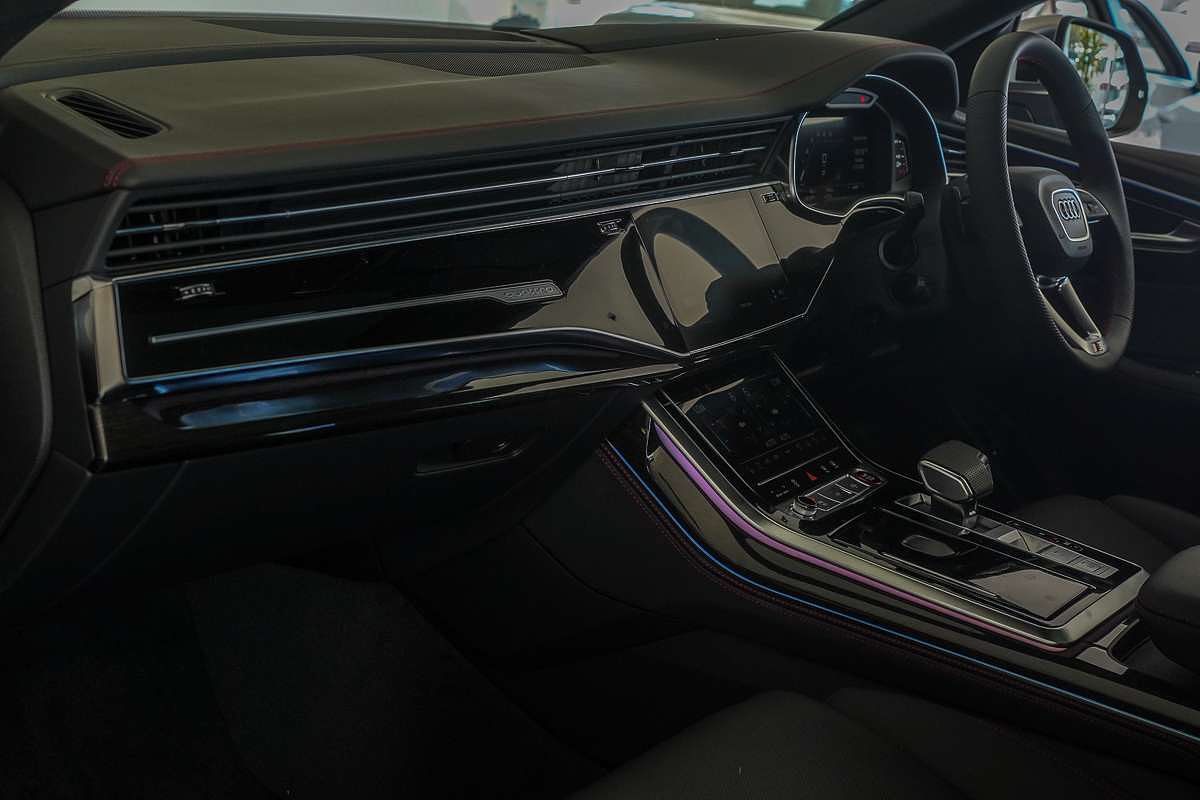 2025 Audi SQ8 TFSI F1