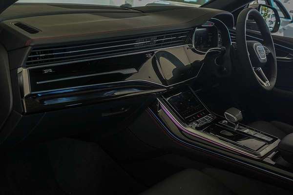 2025 Audi SQ8 TFSI F1