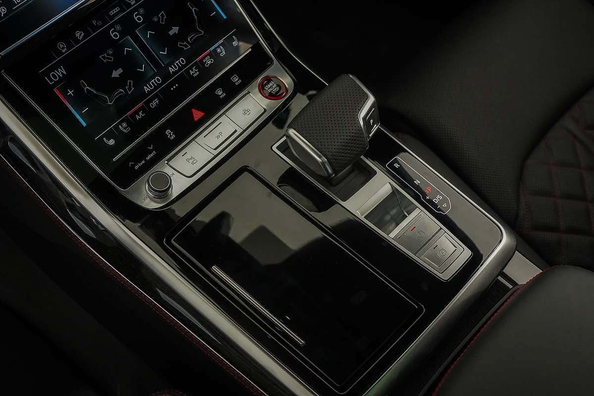 2025 Audi SQ8 TFSI F1