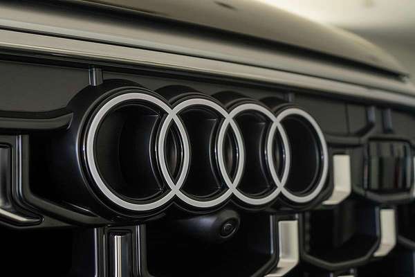 2025 Audi SQ8 TFSI F1