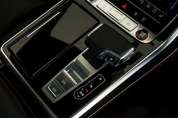 2025 Audi SQ8 TFSI F1