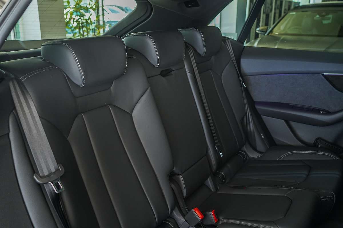 2025 Audi SQ8 TFSI F1